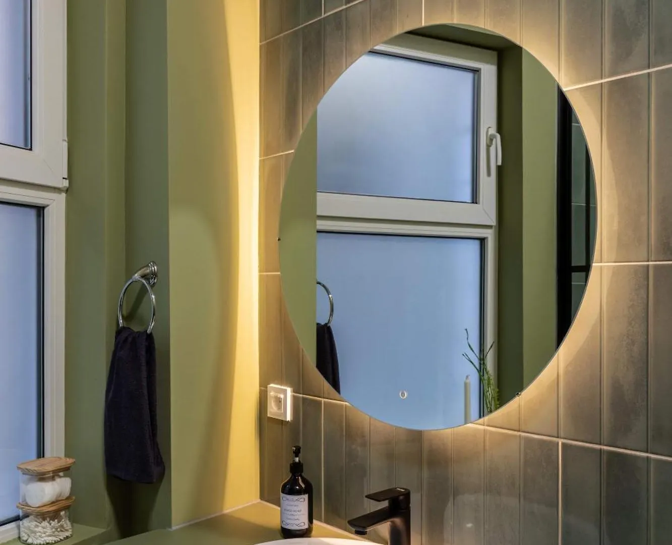 Serene 1Br Apartment In University Square Boekarest