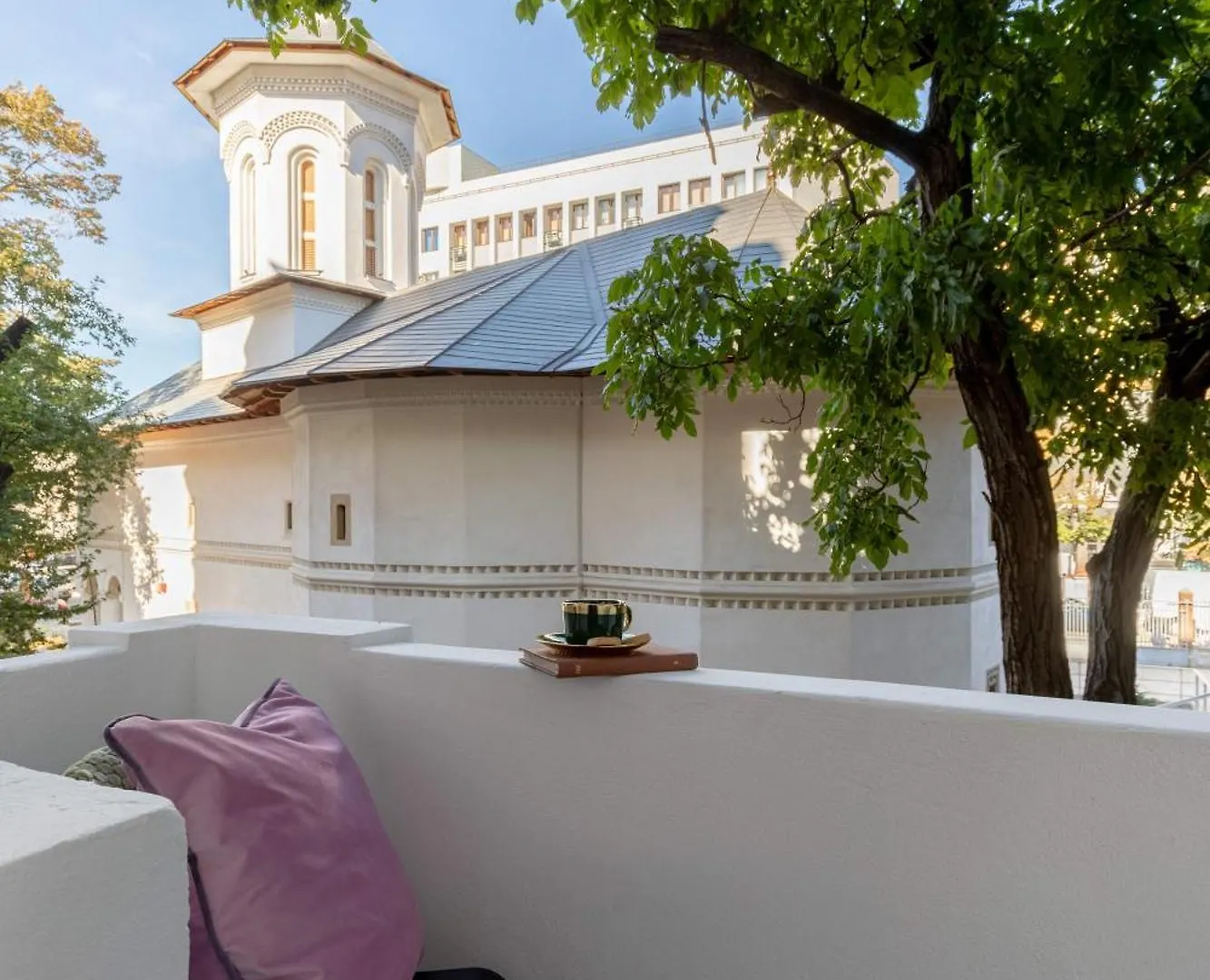 Serene 1Br Apartment In University Square Boekarest