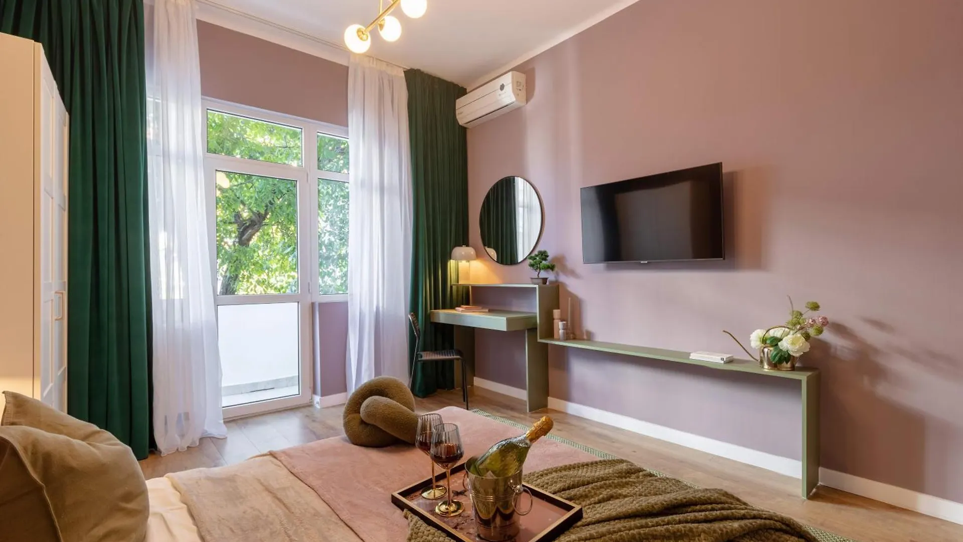 Serene 1Br Apartment In University Square Boekarest Roemenië