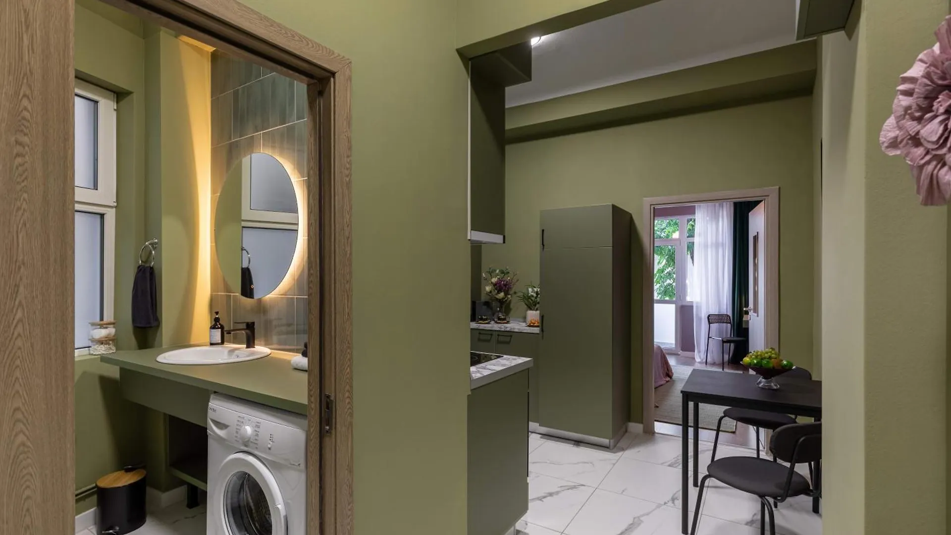 Serene 1Br Apartment In University Square Boekarest